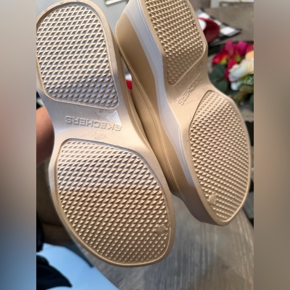 Skechers Cream Mules - Picture 2 of 6